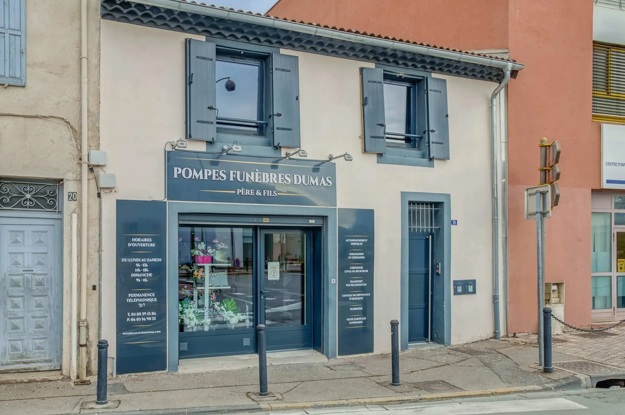 Façade extérieure de l'agence des Pompes Funèbres Dumas Père & Fils.